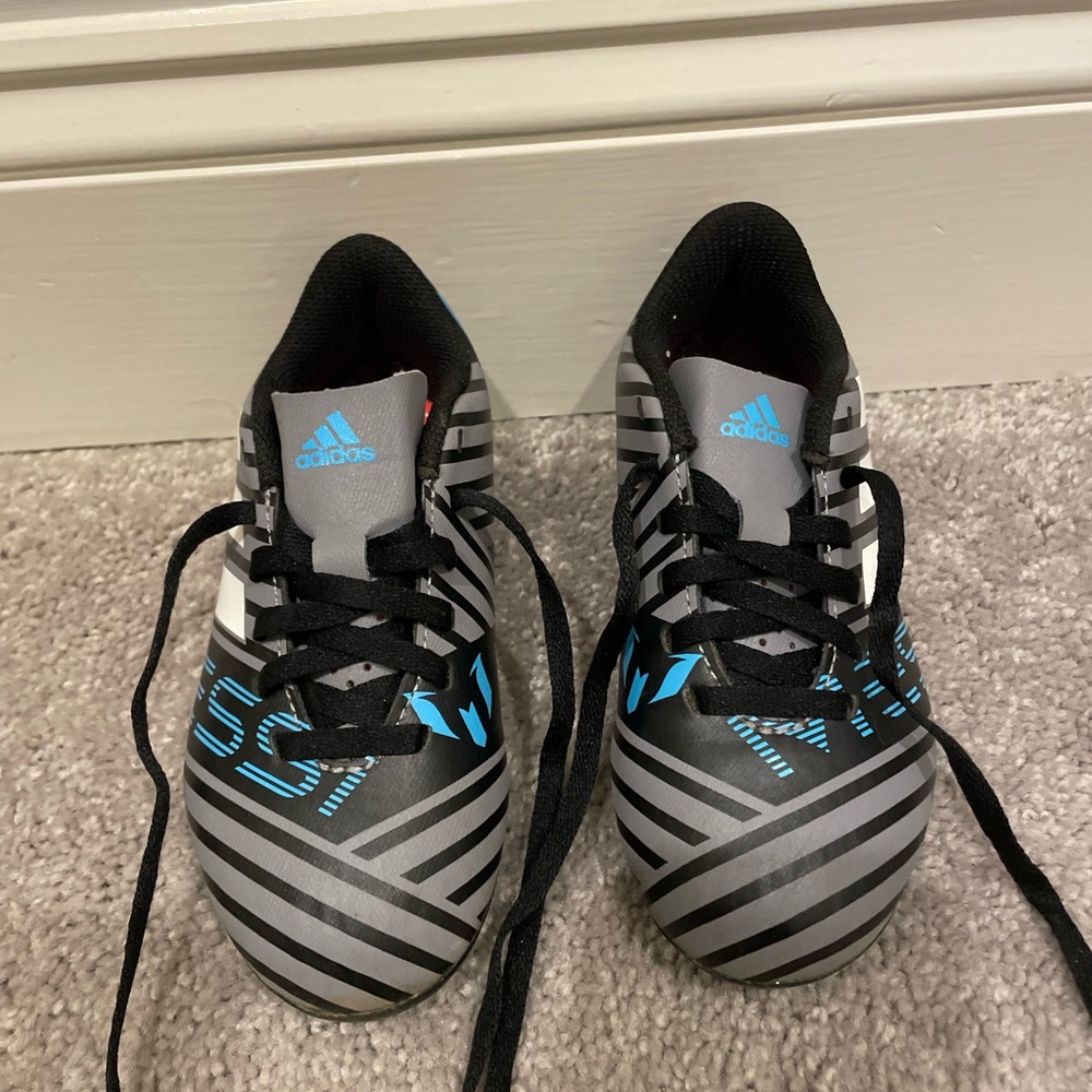 Soccer cleats adidas size 10 kids